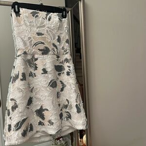 Elegant Strapless Dress in Cream and Black